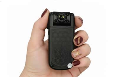 Mini WiFi Kamera – kompaktiška slapta kamera su judesio detekcija ir stebėjimu telefonu, skirta diskretiškam stebėjimui.